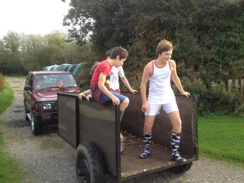 kidsPlayingTractor
