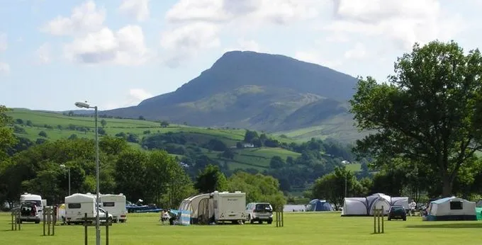 Glanllyn-level-parkland-with-fantastic-views